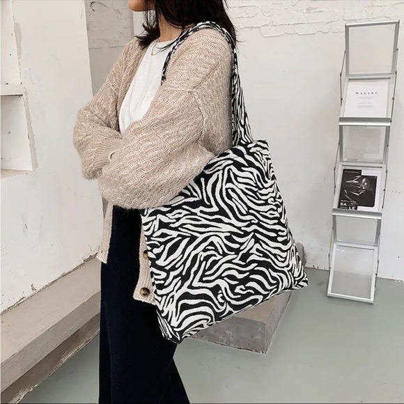 3/$30 LARGE ZEBRA TOTE BAG BLACK WHITE COMMUTER TRAVEL MINIMALIST CHIC FABRIC - Picture 16 of 16
